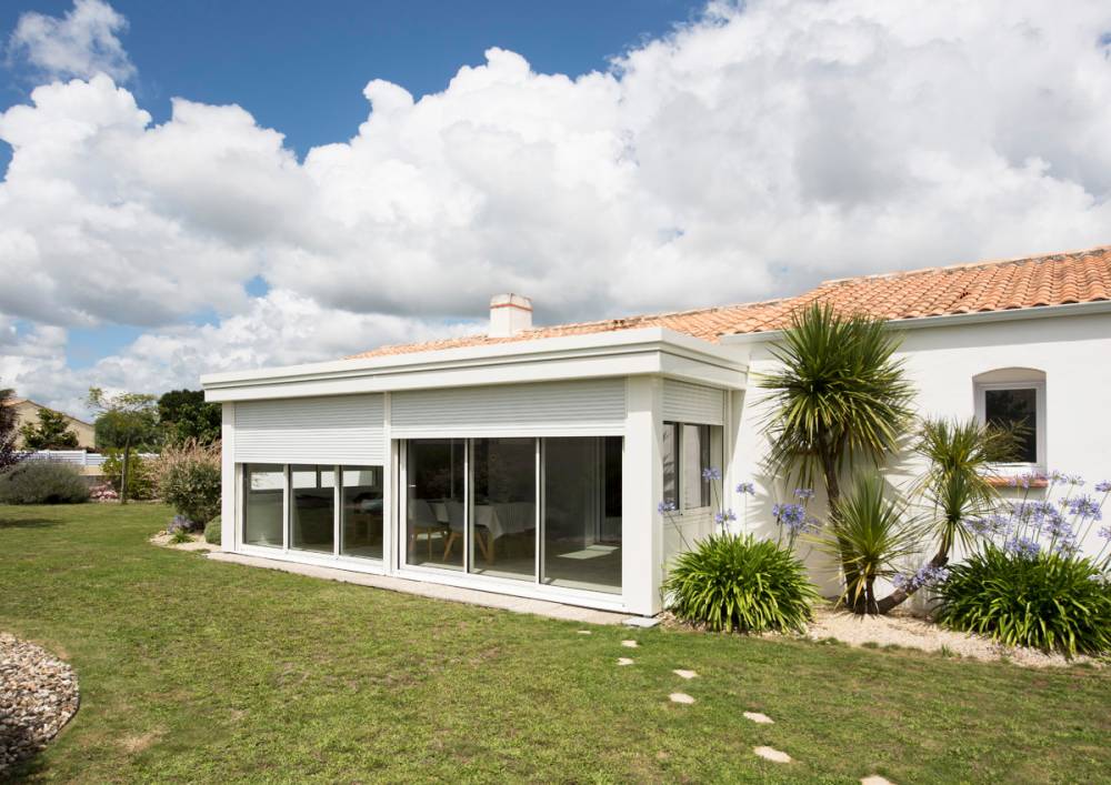 Extension de maison Esthète de 21m² le modèle le plus haut de gamme avec volet roulant au style moderne à Aubagne près de Marseille
